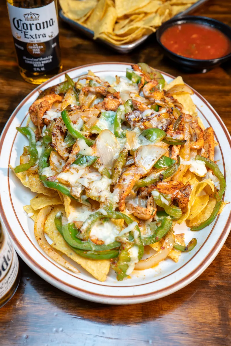 Nachos with grilled chicken and peppers